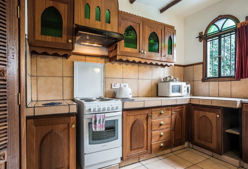 2 Bedroom Apartment, The King Post