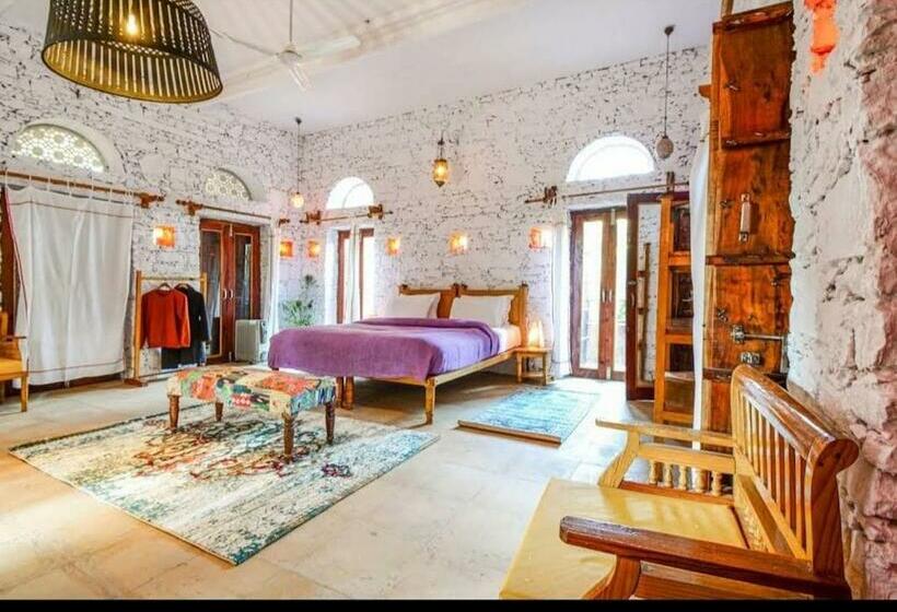 اتاق لوکس, The Secret Garden