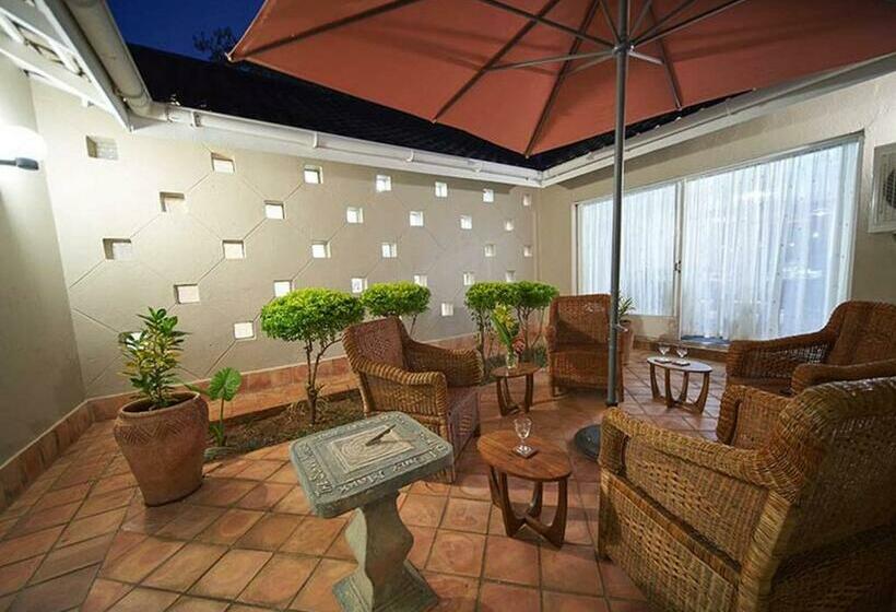 اتاق استاندارد چهار تخته, Room In Villa   Zambezi Family Lodge   Elephant Room