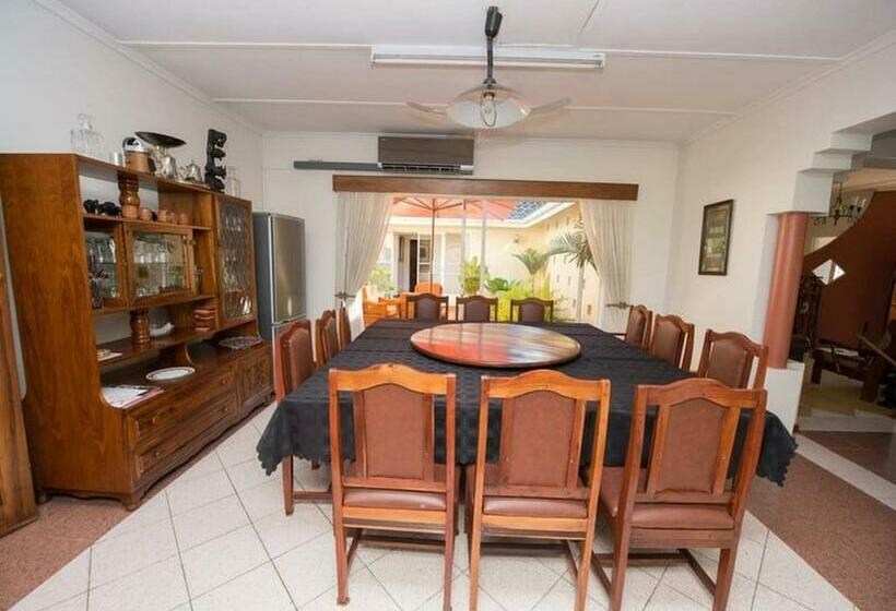 اتاق استاندارد چهار تخته, Room In Villa   Zambezi Family Lodge   Elephant Room