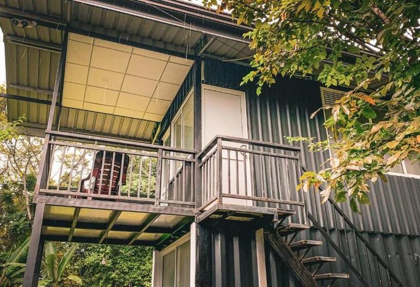 Номер Deluxe с Балконом, Peacock Village Pinnawala