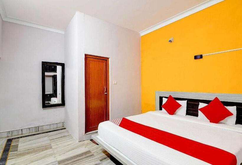 اتاق کلاسیک سه تخته, O Pramod Residency