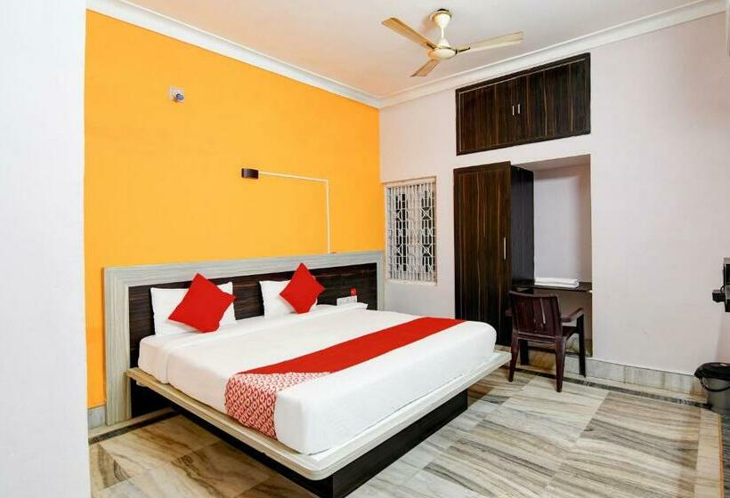 اتاق کلاسیک سه تخته, O Pramod Residency