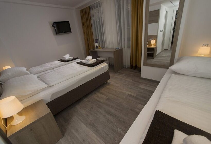 اتاق کلاسیک سه تخته, Hostel Sol
