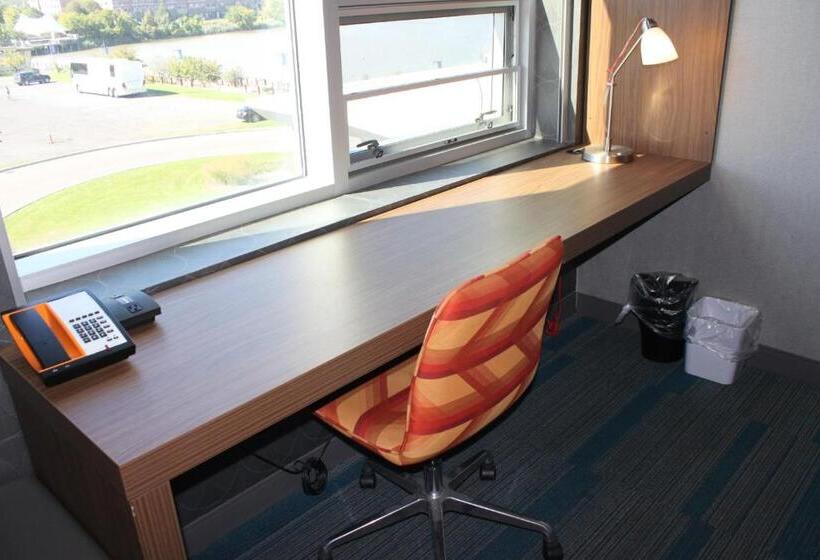 Номер Стандарт, Aloft Syracuse Inner Harbor