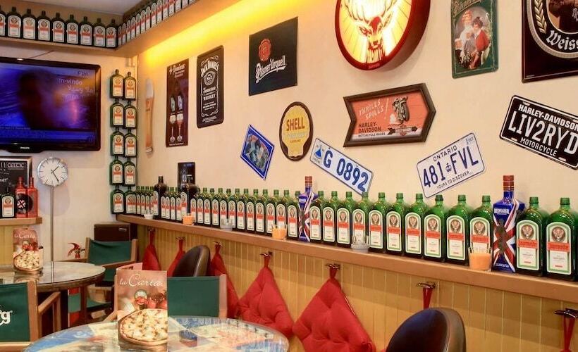 اتاق استاندارد چهار تخته, Barri Antic Hostel & Pub