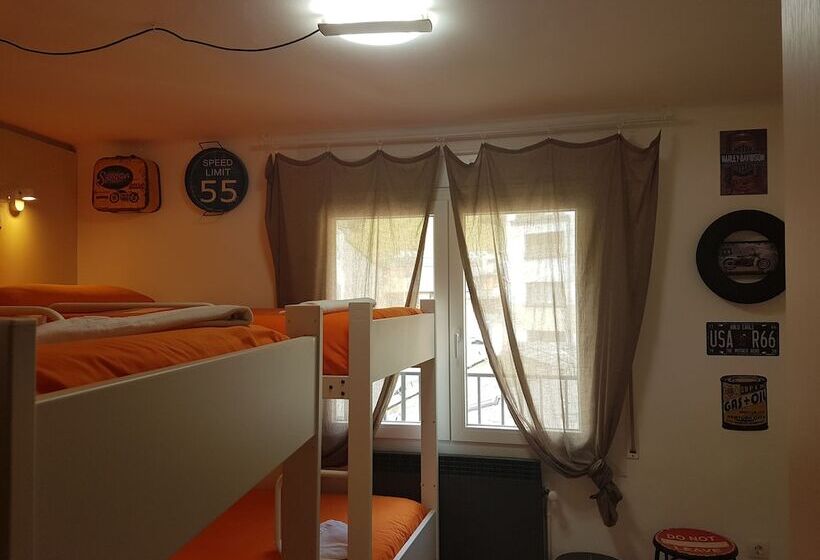 Habitación Cuádruple Estándar, Barri Antic Hostel & Pub