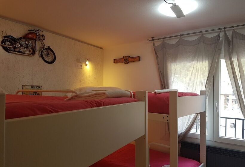 Habitación Cuádruple Estándar, Barri Antic Hostel & Pub