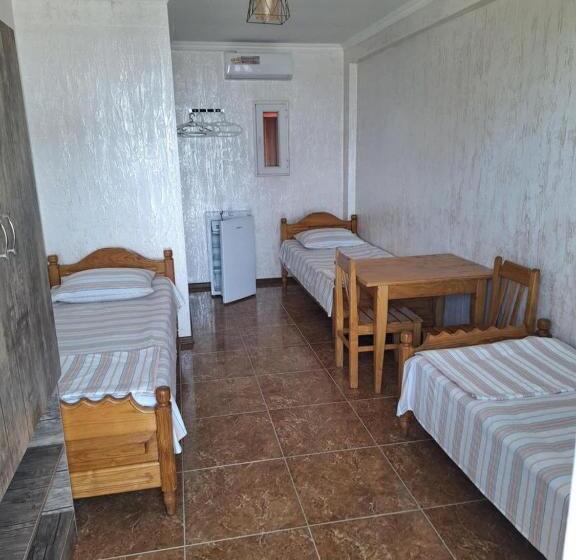 اتاق استاندارد سه نفره, Gocha Guest House