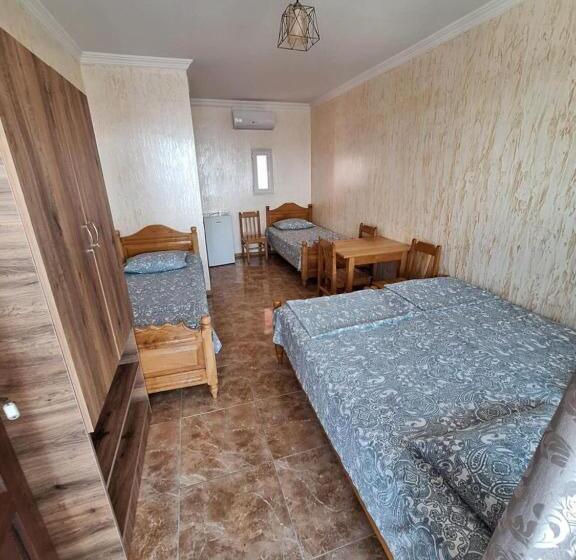 اتاق استاندارد چهار تخته, Gocha Guest House