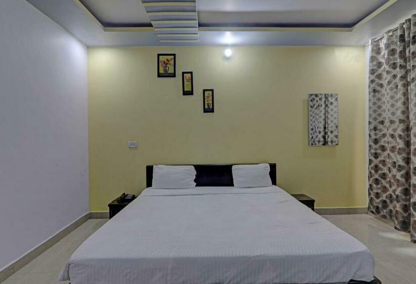 חדר קלאסי לשלושה, Oyo Flagship Sri Krishna Palace