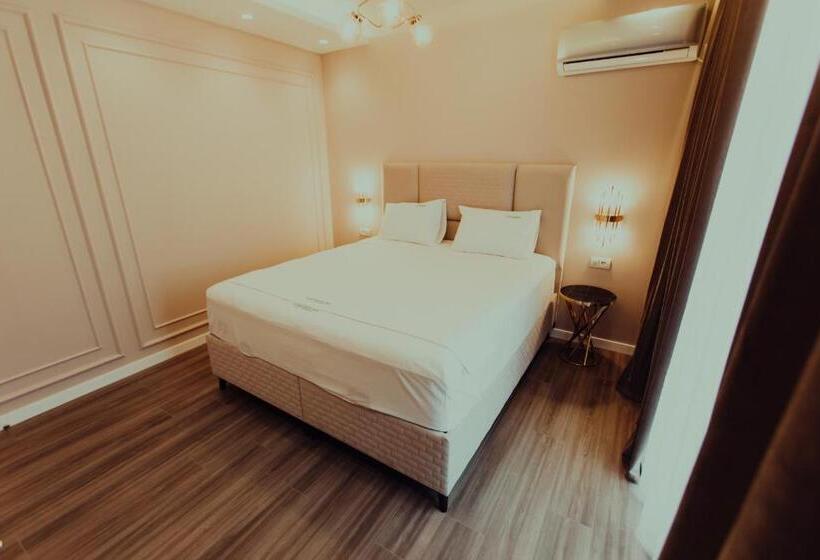 اتاق استاندارد با بالکن و چشم‌انداز دریا, Avangarde Sea Luxury Apartments