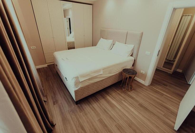 اتاق لوکس با بالکن و چشم‌انداز دریا, Avangarde Sea Luxury Apartments