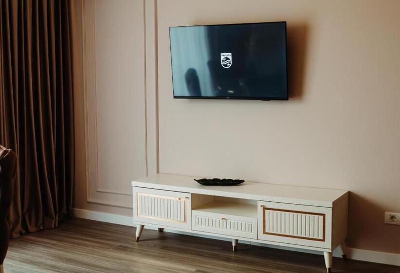اتاق لوکس با بالکن و چشم‌انداز دریا, Avangarde Sea Luxury Apartments