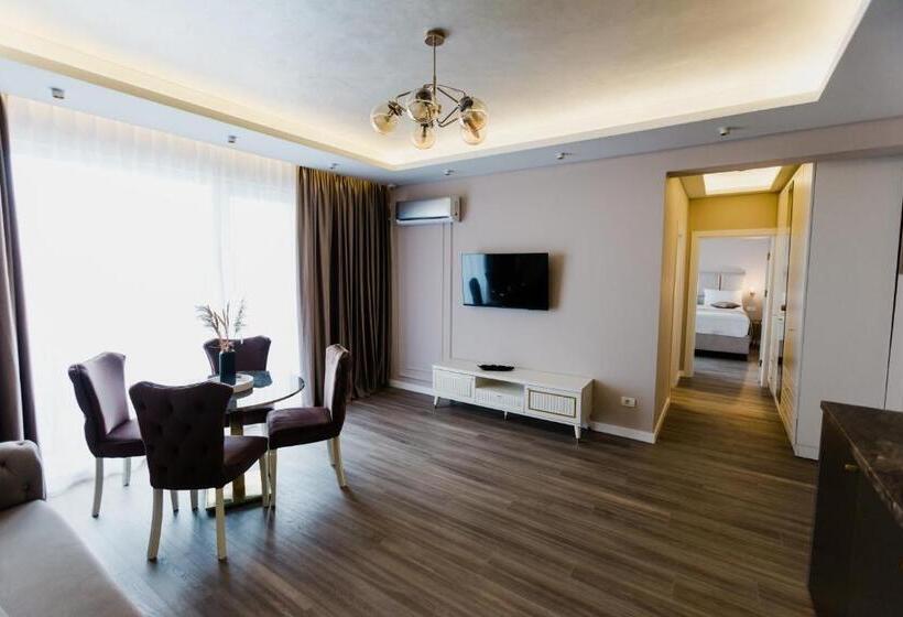 اتاق لوکس با بالکن و چشم‌انداز دریا, Avangarde Sea Luxury Apartments