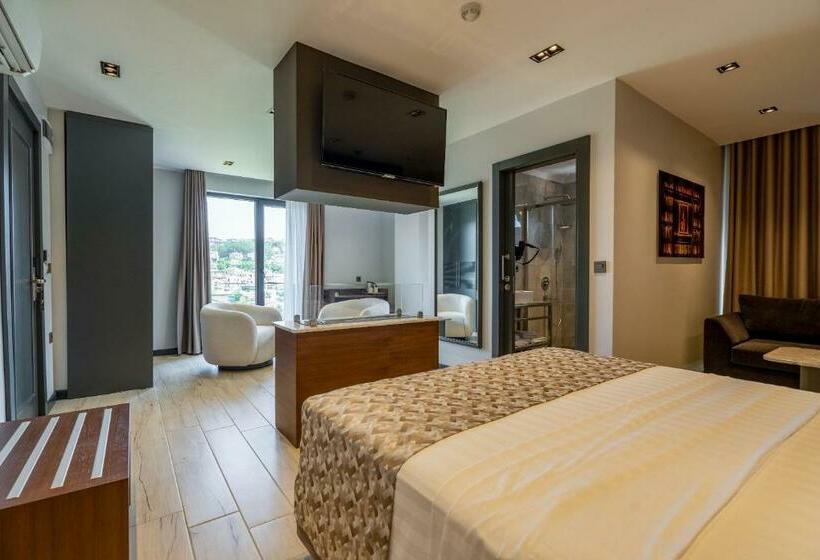 اتاق لوکس با بالکن, La Miel Suites