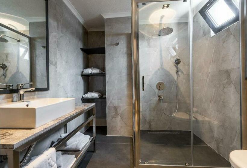 اتاق لوکس با بالکن, La Miel Suites