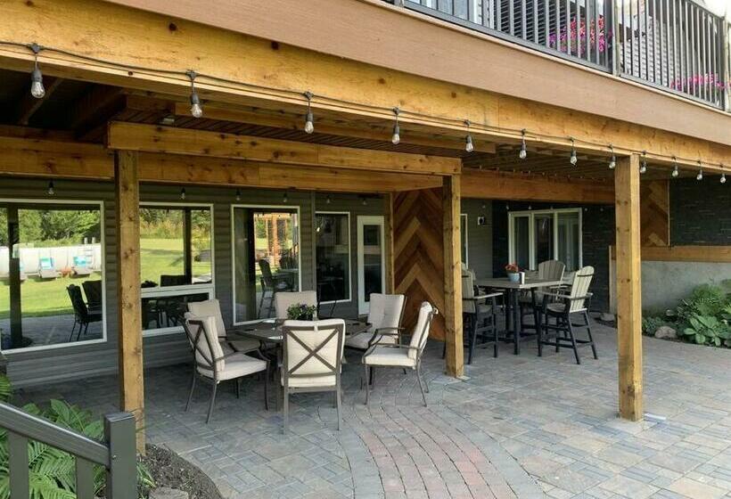 Студия Deluxe, Dragonfly Inn Walkout Suites