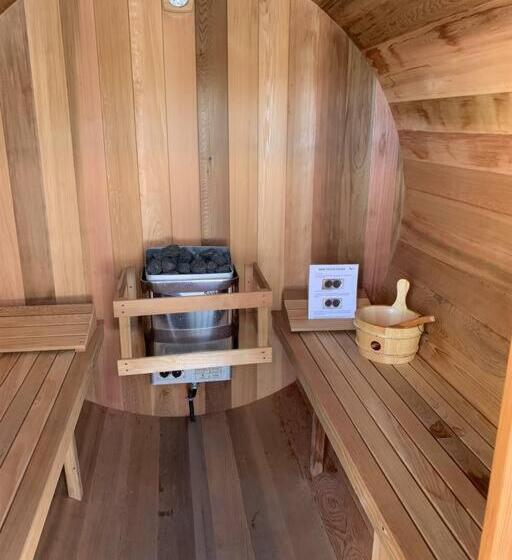 Студия Deluxe, Dragonfly Inn Walkout Suites