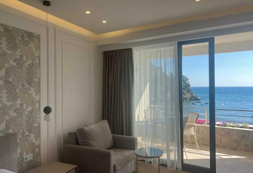 اتاق لوکس با چشم‌انداز دریا, Miramar