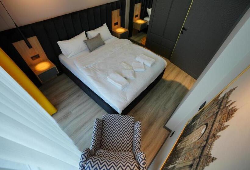 家庭套房, Dream House 22
