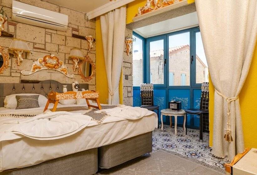 Quarto Deluxe, Lamur