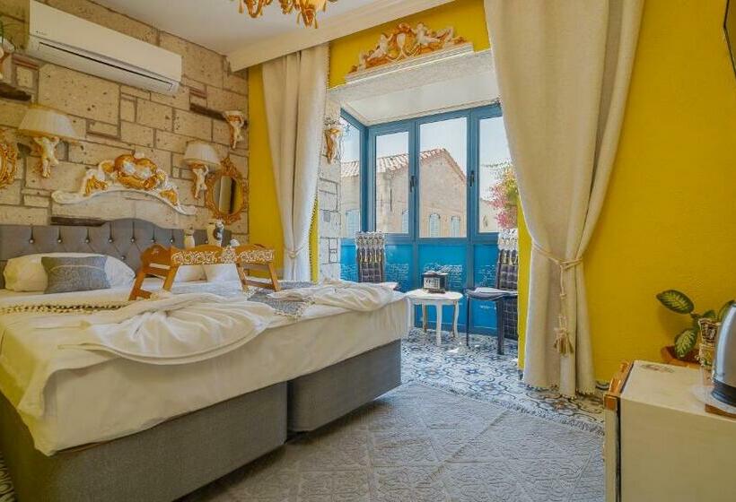 Quarto Deluxe, Lamur