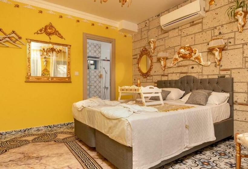 Quarto Deluxe, Lamur