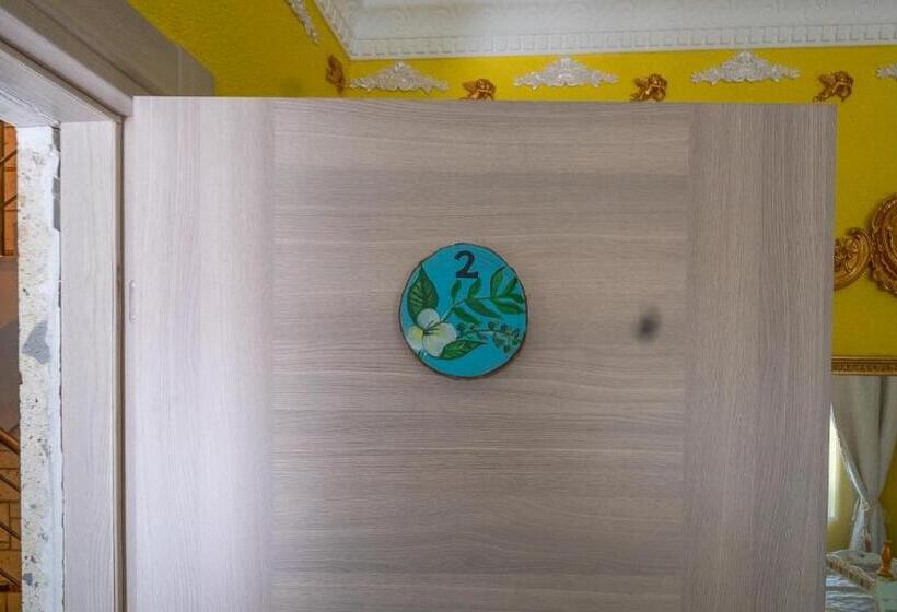 Quarto Deluxe, Lamur