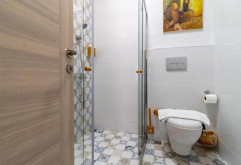 Quarto Estandar com Terraço, Lamur