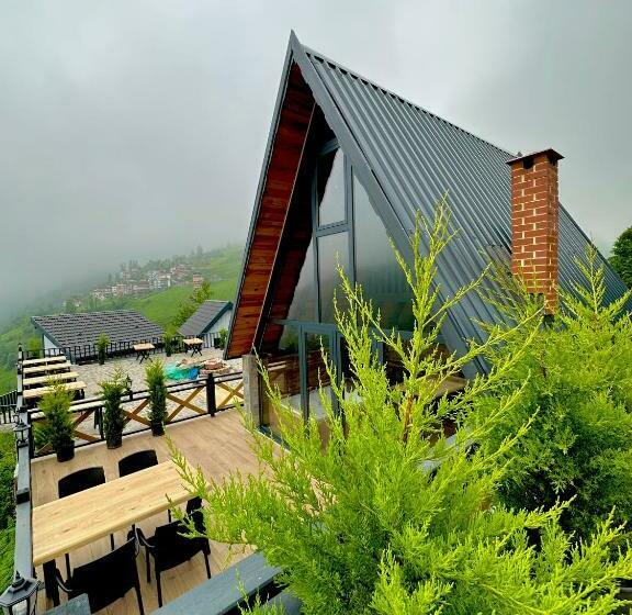 بانگلوی استاندارد, Varya Tatil Köyü