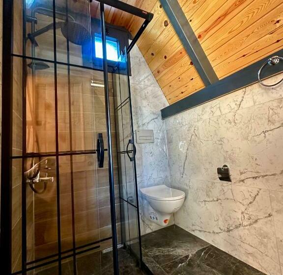 بانگلوی استاندارد, Varya Tatil Köyü