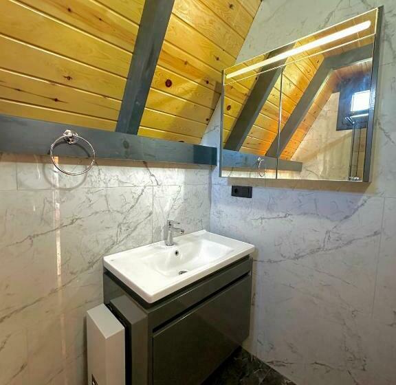 بانگلوی استاندارد, Varya Tatil Köyü