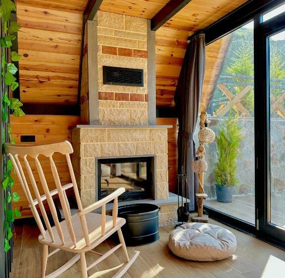 بانگلوی استاندارد, Varya Tatil Köyü