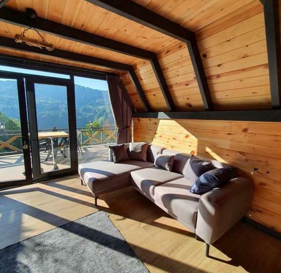 بانگلوی استاندارد, Varya Tatil Köyü