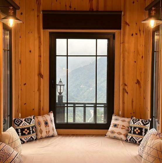 کلبه ییلاقی, Varya Tatil Köyü