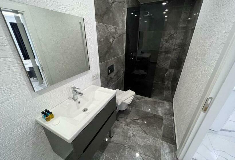 اتاق لوکس با چشم‌انداز دریا, Costa Linn Premium