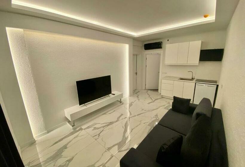 سوییت جونیور, Costa Linn Premium