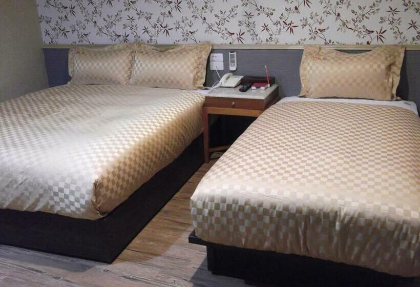 اتاق استاندارد سه نفره, Bin Cheng