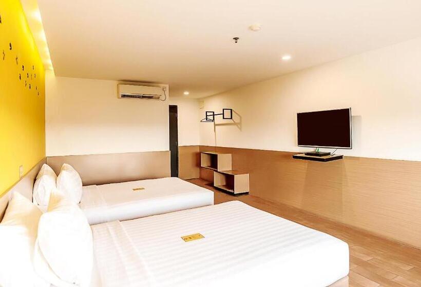 اتاق اجرایی, Yellow Bee Tangerang