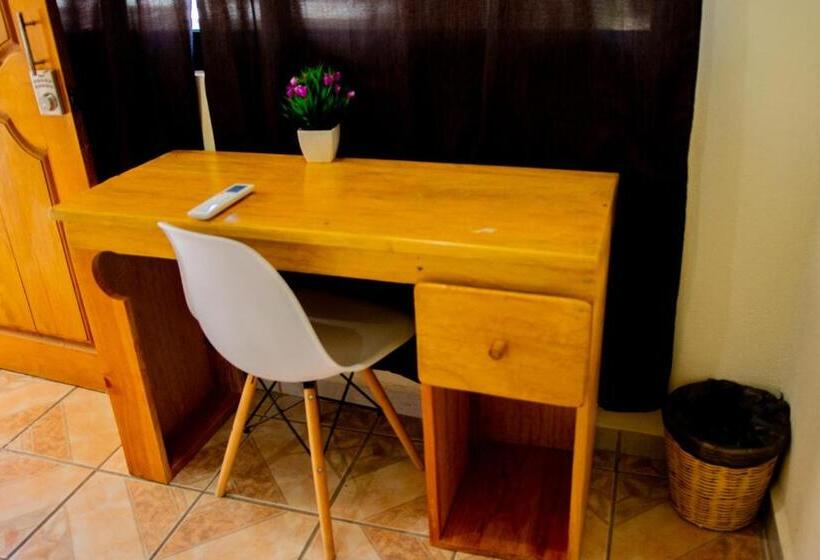 Economy Triple Room, Posada Girasol