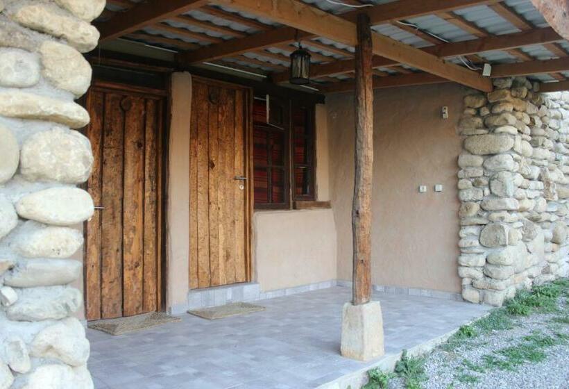 اتاق اکونومی, Golden Cradle