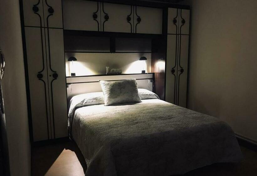 اتاق لوکس, Hostel El Jardin