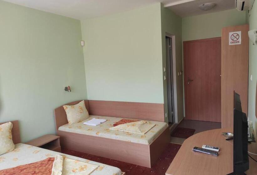 Номер Стандарт Трехместный, Sunny House Apartments