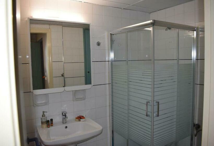 דירת חדר, Alena Apartments