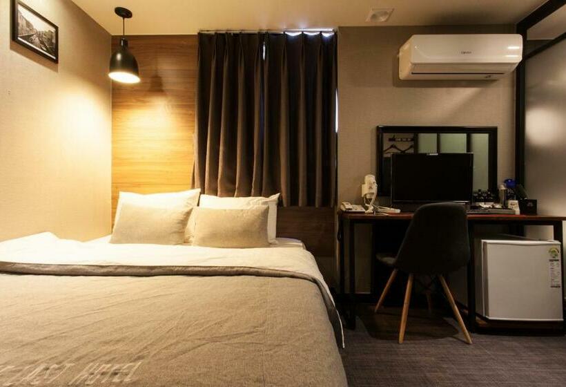 스탠다드 룸, The Last Hotel Nampo
