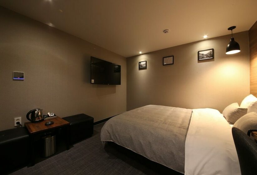 스탠다드 룸, The Last Hotel Nampo