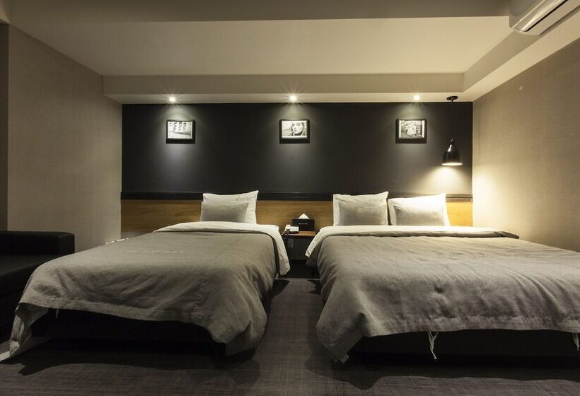 디럭스 룸, The Last Hotel Nampo