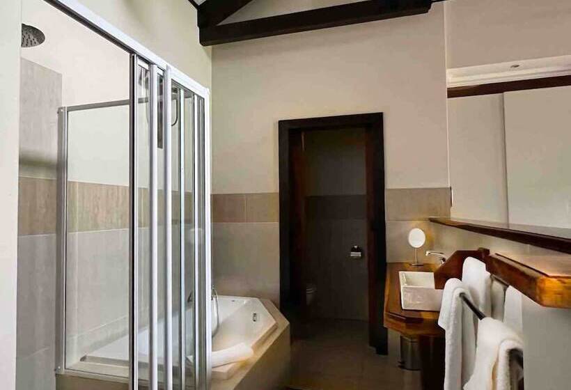 Номер Deluxe, Malachite Manor