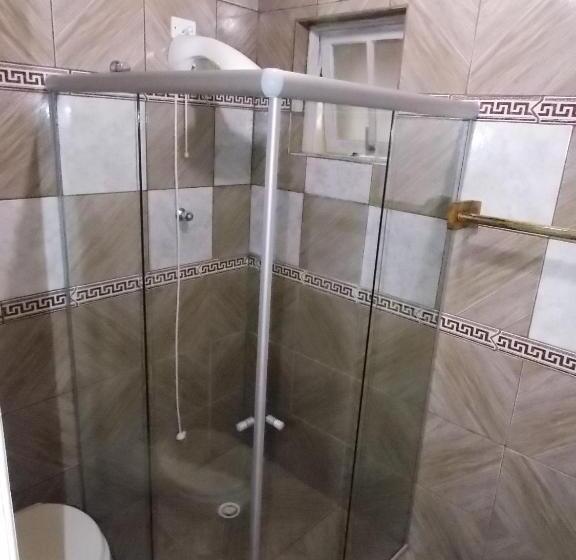 اتاق استاندارد سه نفره, Betume